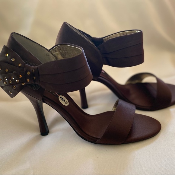 🤎HP🤎 NWT Women’s Nina Clova Luster Satin Bow Embellished Heels Size 9 Brown Prom - Picture 8 of 9